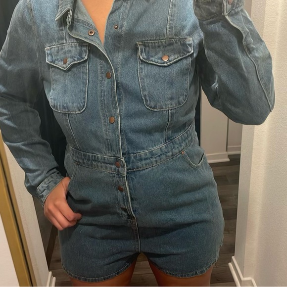 𝓜𝓲𝓼𝓼𝓰𝓾𝓲𝓭𝓮𝓭 | Denim Romper - Picture 2 of 6